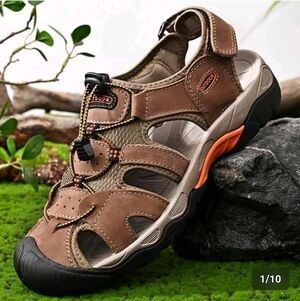 Men's Brand NEW, neber Worn, Brown Sport Sandals